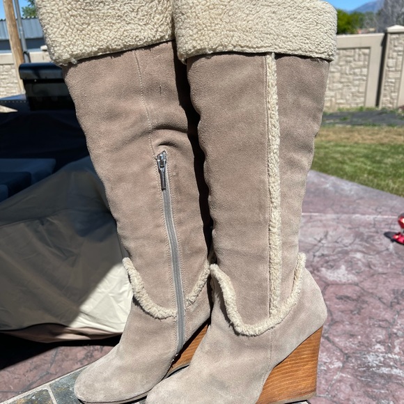 Victoria’s Secret 3.5 wedge neutral boots Sz 6 - Picture 12 of 12